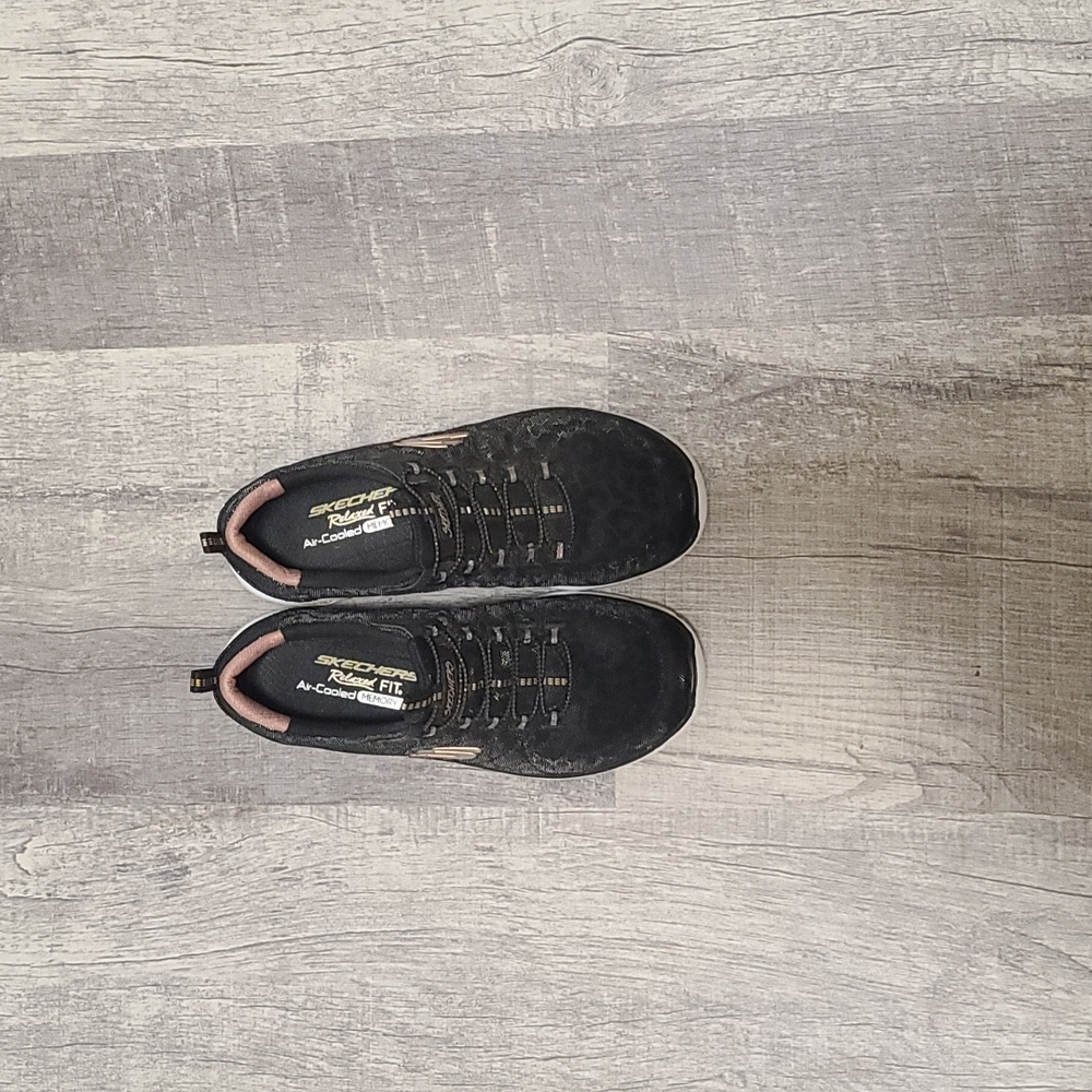 Woman sketchers size 6.5